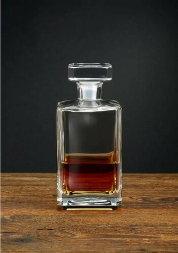 09-117/1 karafka kwadratowa bourbon 0,7l 2